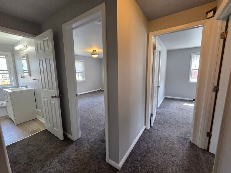 Building Photo - 811 Coppock Ln