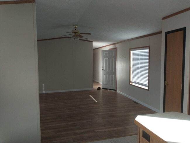 Building Photo - 5420 S View Rd