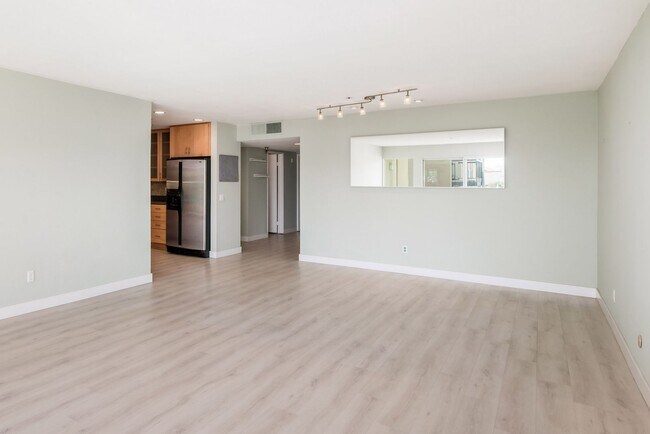 Building Photo - Beautiful Bankers Hill 2 bedroom condo