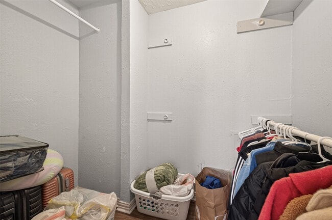 Building Photo - 13175 Clarewood Dr