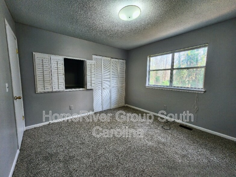 Building Photo - 108 Springwoods Lake Point