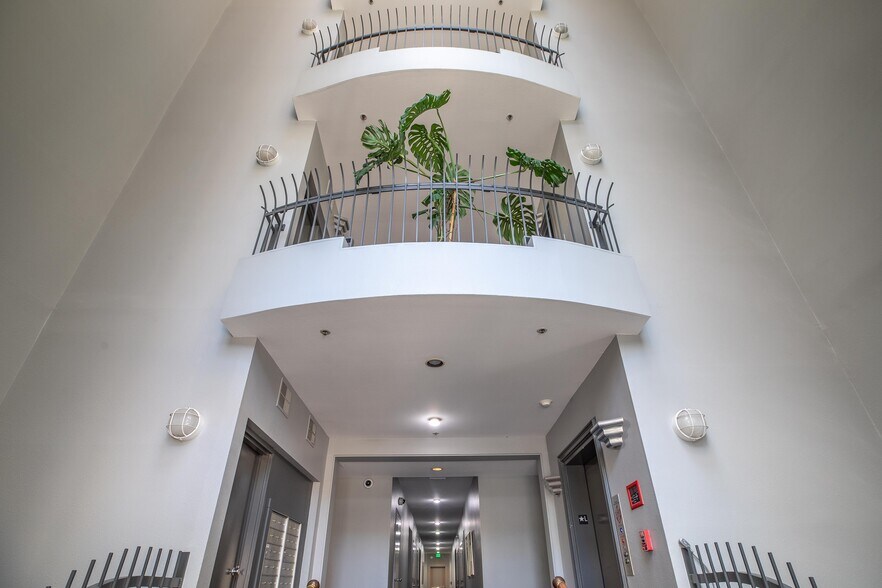 Entrance interior - 97 E Saint James St