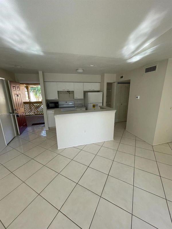 Building Photo - 4855 Via Palm Lakes