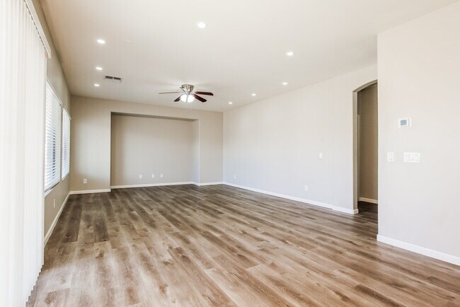 Building Photo - 7310 N 82nd Ave