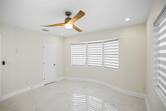 Building Photo - 2116 SE 18th St