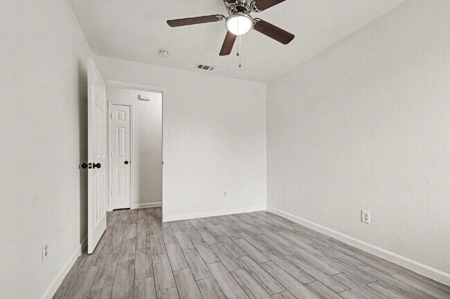 Building Photo - "Charming 3-Bedroom Retreat- Creek Crossing Estate, Mesquite TX"Section 8 Welcomed