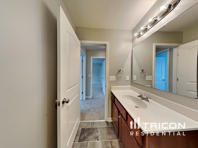 Building Photo - 918 Robys Pl