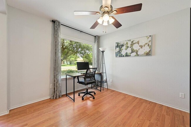 Building Photo - 252 Fall Creek Dr