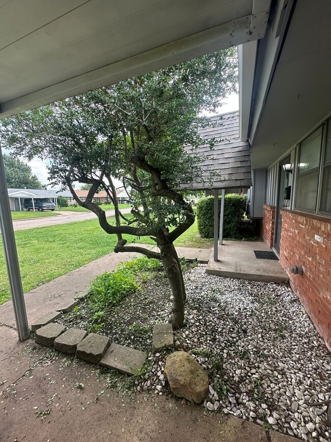 Building Photo - 3 Bed 1.5 Bath