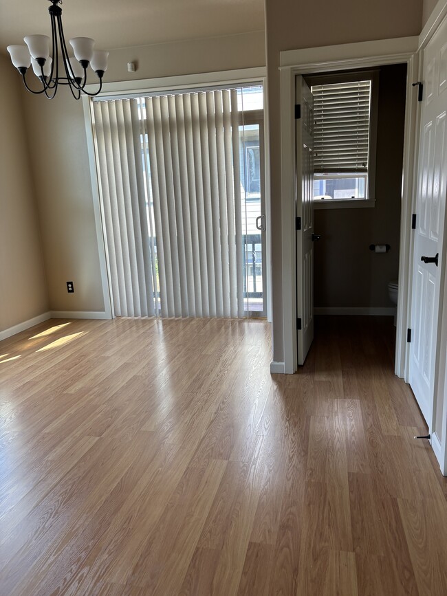 Building Photo - 1408 NE Redspire Ln