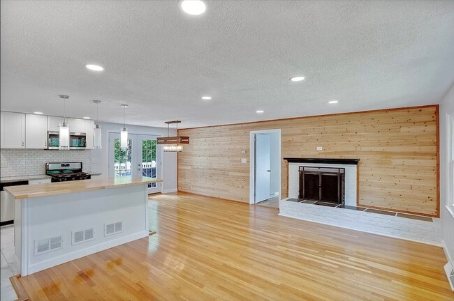 Building Photo - 12 Joyce Rd