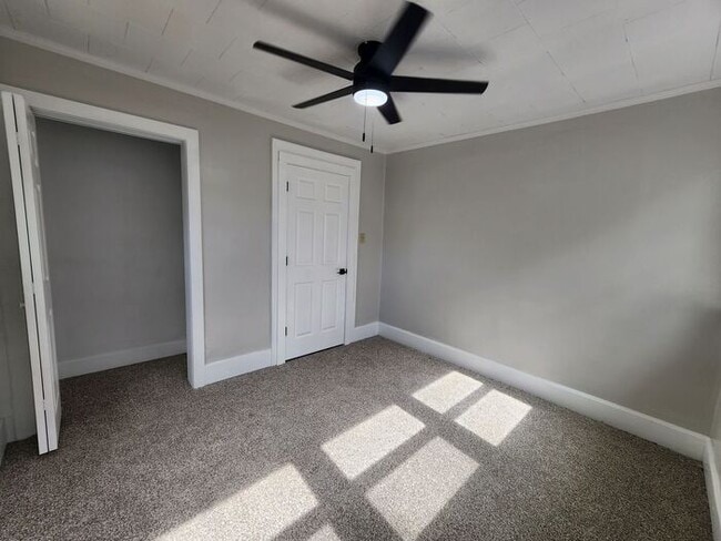 Building Photo - 1st Floor Apartment - 3 Bedroom/2 Bath Apa...