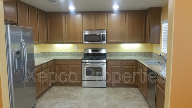 Building Photo - 230 Paseo Bravo