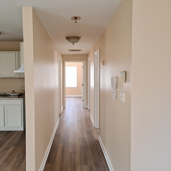 Building Photo - 2865 Walmar Dr