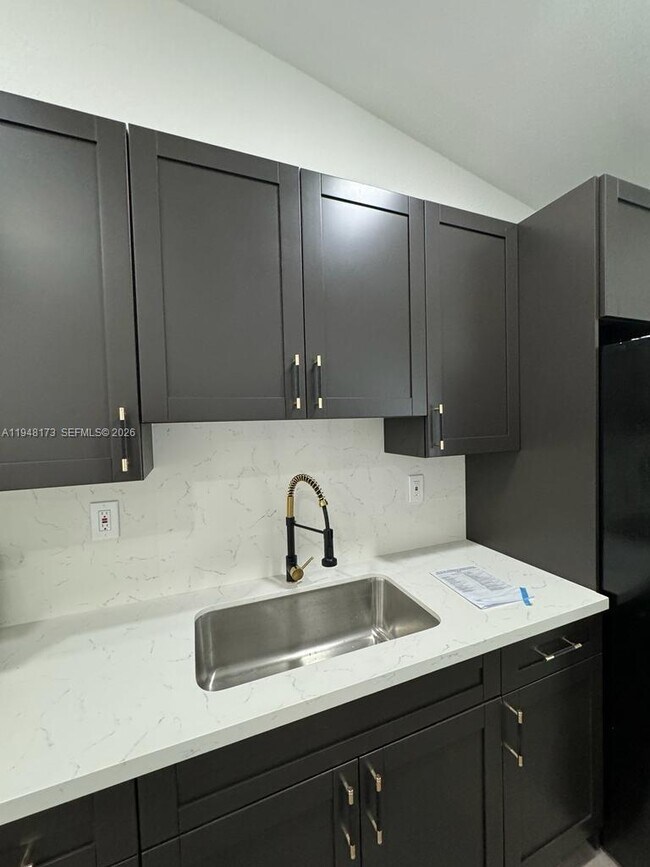 Building Photo - 11912 NE 10th Ave