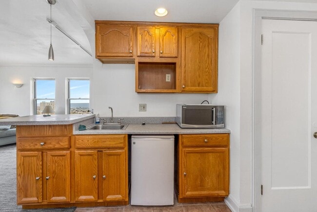 Building Photo - 1028 E Juneau Ave