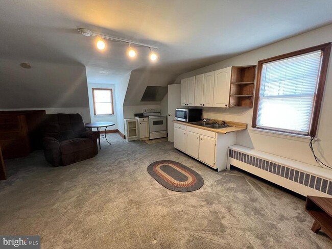 Building Photo - 1 Heighe St