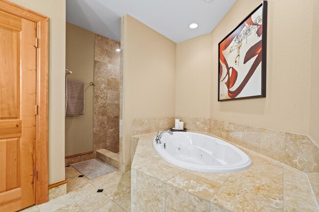 Building Photo - 1313 N Franklin Pl