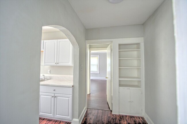 Building Photo - 1011 E Ellerbee St