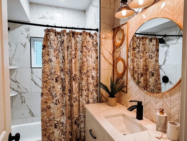 Building Photo - 3923 Victory Blvd