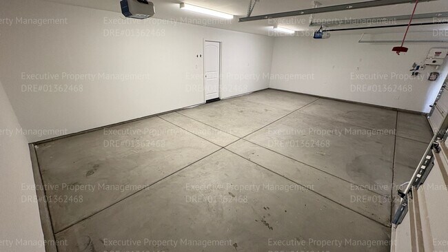 Building Photo - 5 bedroom, 2 bathroom, 3 car garage located near Taft Hwy/ Chevalier Rd