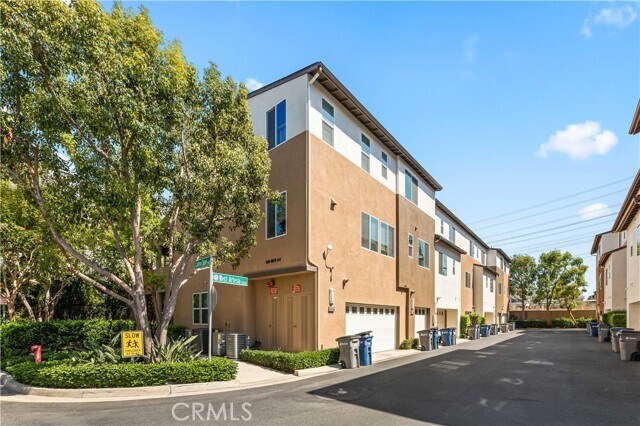 Building Photo - 1528 W Artesia Square