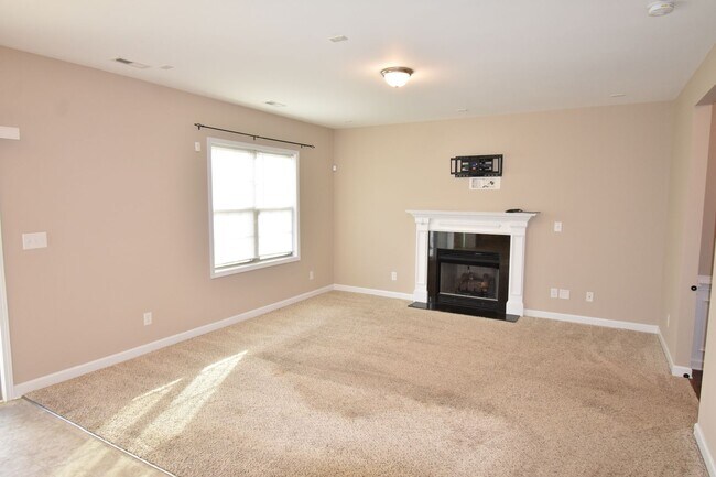 Building Photo - 4 Bedrooms and 2.5 Baths- PET CONSIDERED!