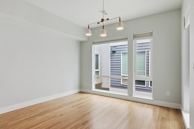 Building Photo - $3,540.95 with $300 off the first month's rent, 2 Beds - 4 Bath, Townhouse in Denver with Cozy Fi...