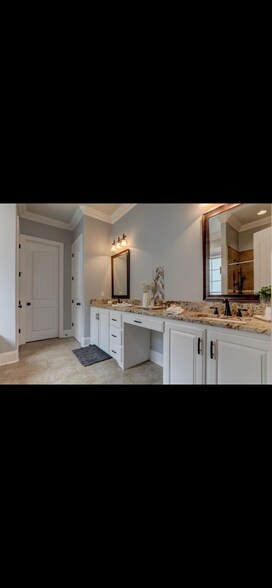 Building Photo - 505 N Montauban Dr