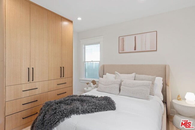 Building Photo - 1224 N Ogden Dr