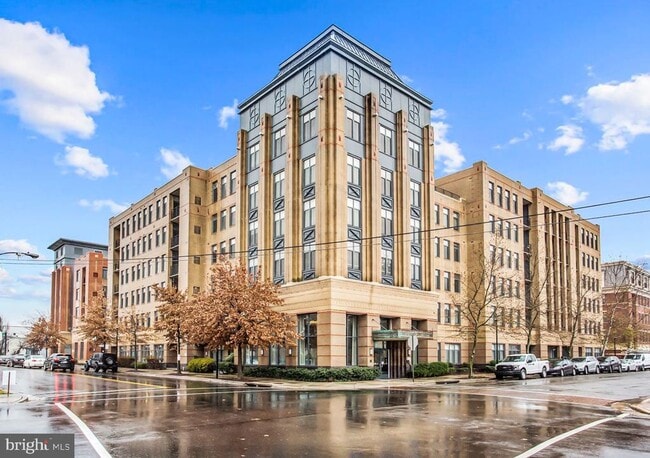 Building Photo - 525 N Fayette St