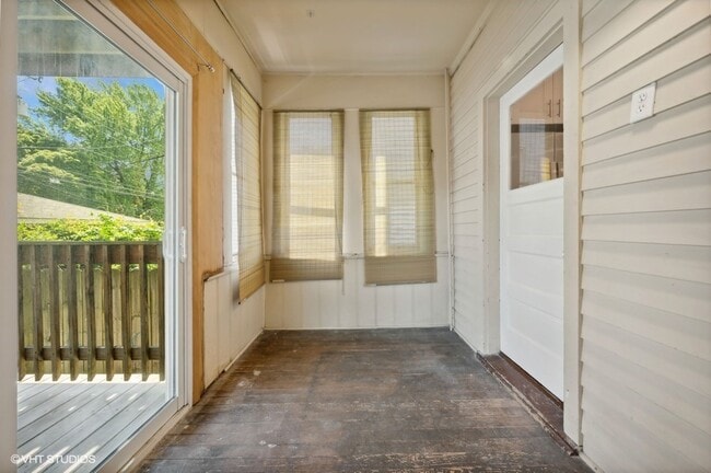 Building Photo - 2939 N Ashland Ave