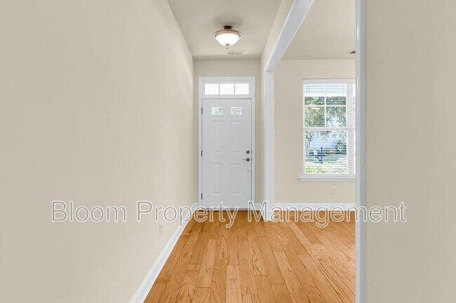 Building Photo - 2649 Lohr Dr