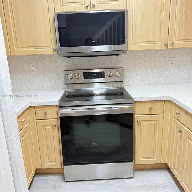 Building Photo - 6482 Catalina Ln