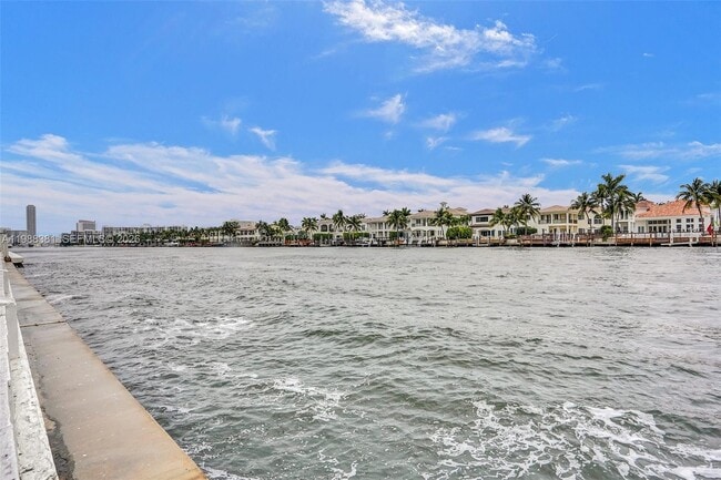 Building Photo - 1410 S Ocean Dr