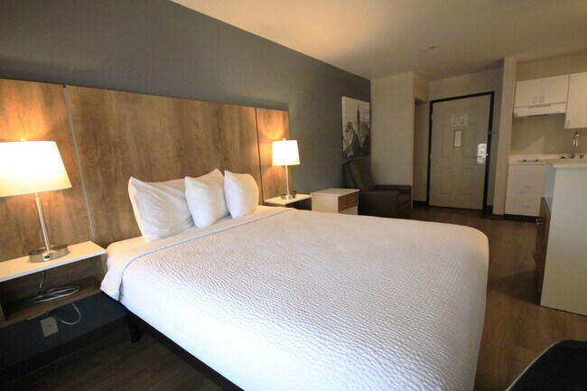 Building Photo - Furnished Studio-Albuquerque - Rio Rancho Blvd.