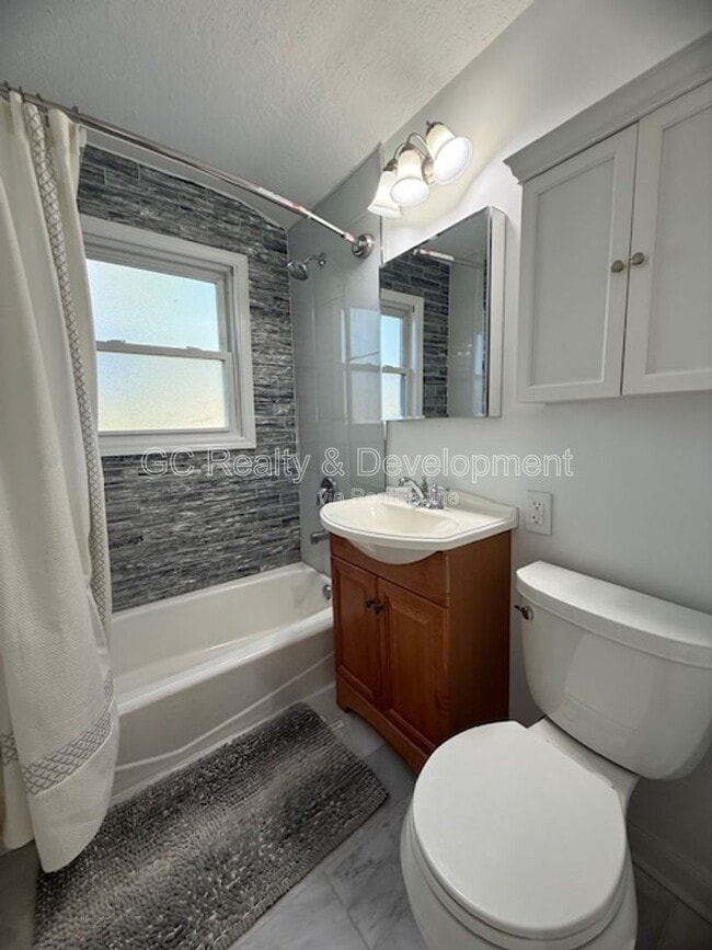 Building Photo - 2N278 Prairie Ave