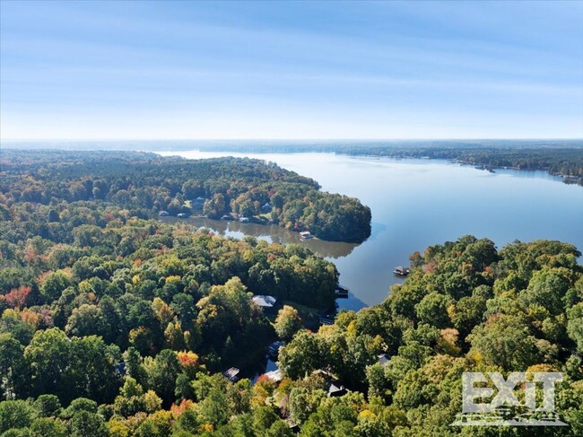 Building Photo - Incredible Lake House in Gaston Heights