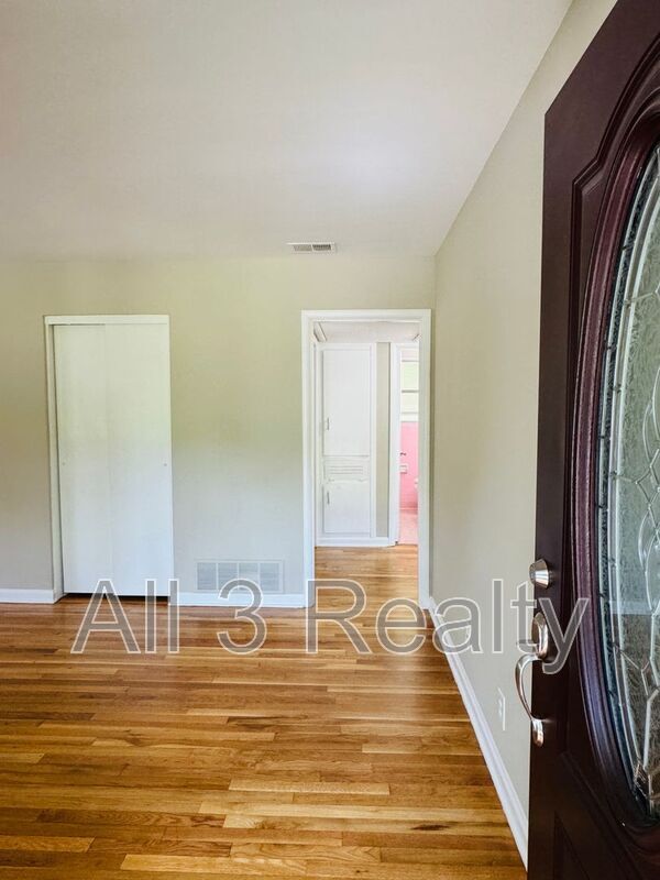 Building Photo - 544 Green Ridge Rd