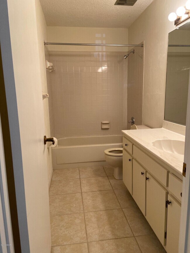 Building Photo - 157 Bob White Ct