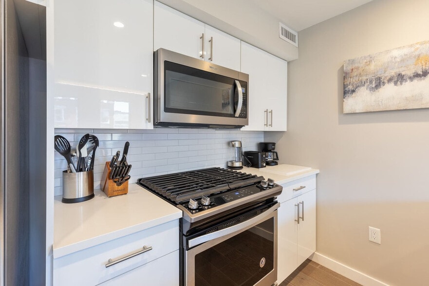 Building Photo - 240 Freedom Trl