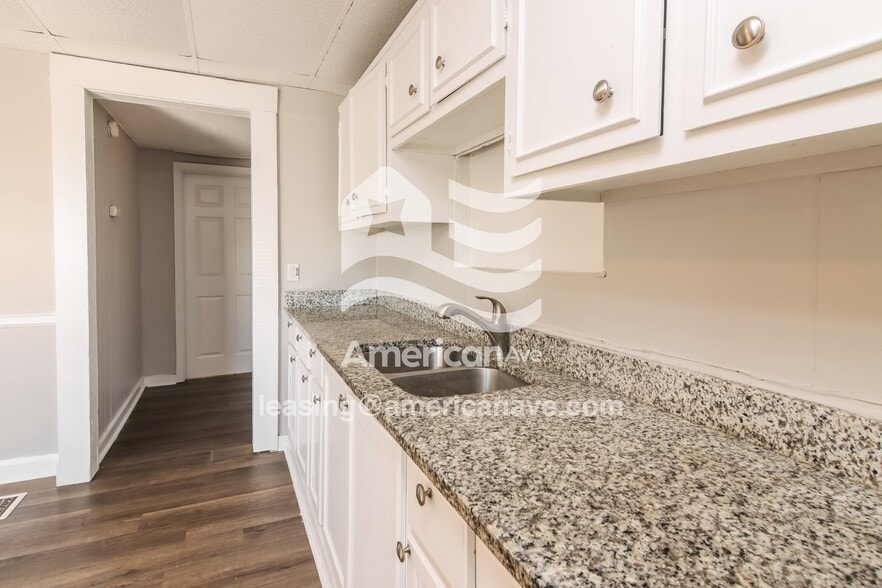 Building Photo - 605 S Lee St