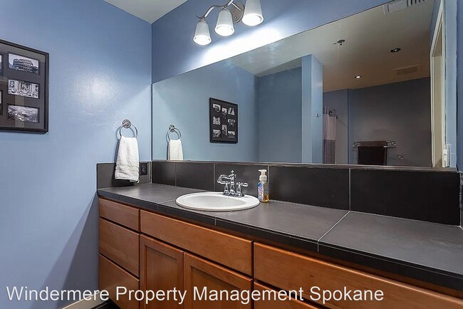 Building Photo - 1 br, 1 bath House - 315 W Riverside Ave #305