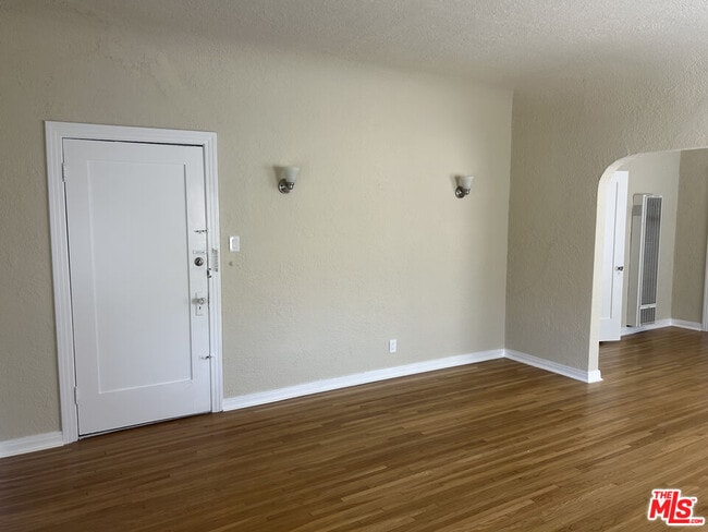 Building Photo - 3642 Mentone Ave