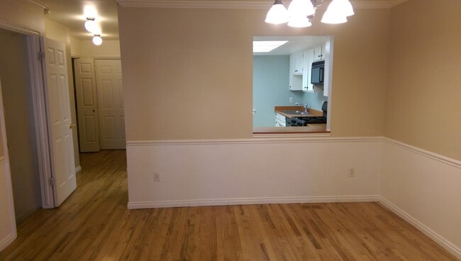 Building Photo - Great Town Home in Fantastic Location