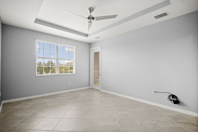 Building Photo - Stunning property, newer construction 3 sp...