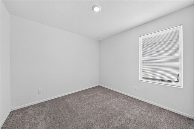 Building Photo - 1314 Lady Yoli St