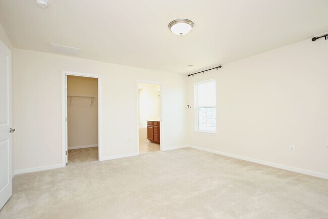 Building Photo - N. Albemarle Co Home With Fenced Yard, Near NGIC/DIA/NGA