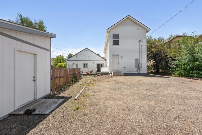 Building Photo - 1442 Main Street