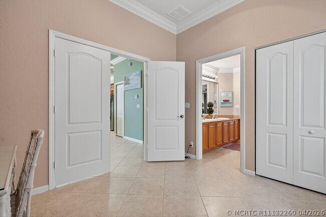 Building Photo - 212 Berenger Walk